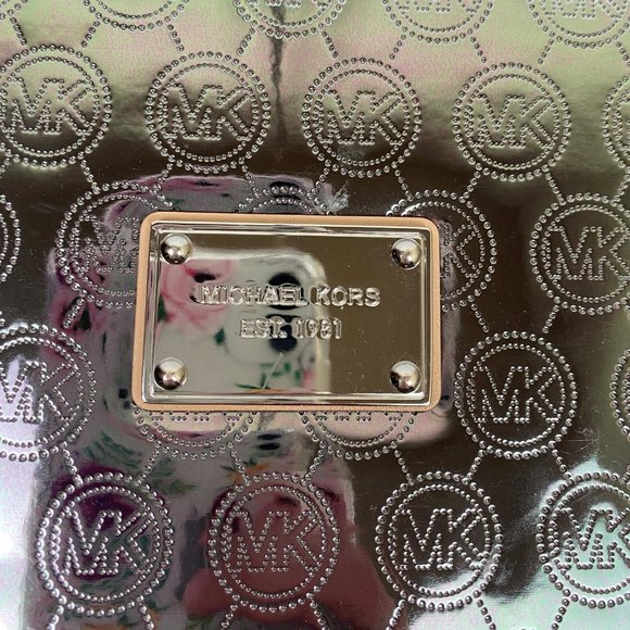 Michael Kors Metallic iPad Case - Picture 3 of 5